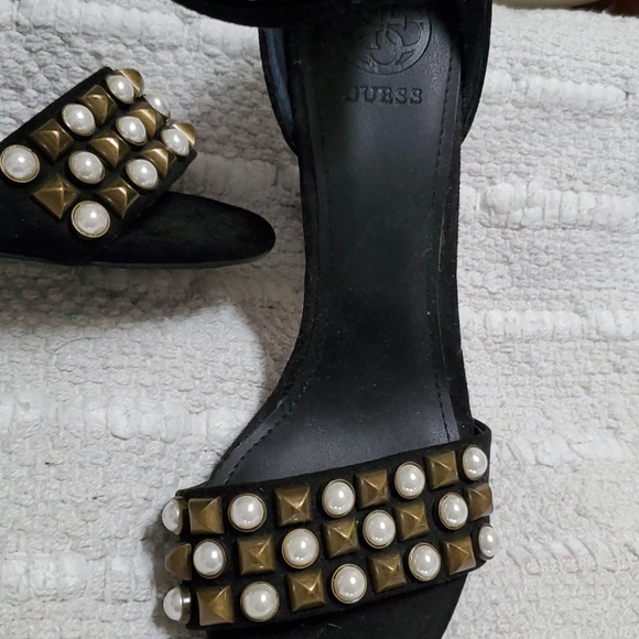 Guess Shoes - Picture 4 of 8